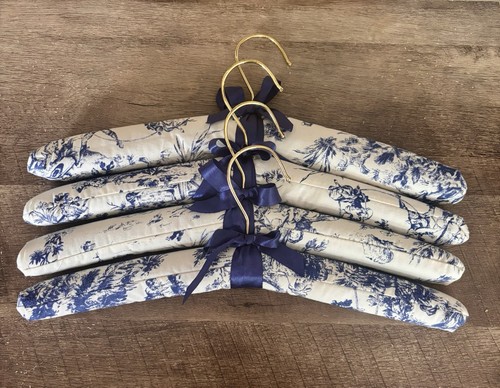 Padded coat hangers - 4,