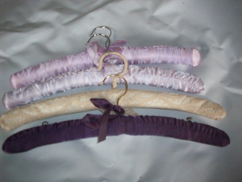 Padded coat hangers - 4,