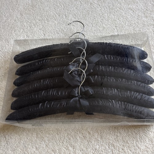 Set black satin padded - of, 6