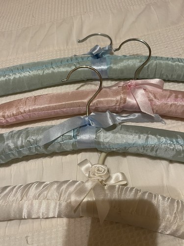 Satin padded cushioned bowed - &,